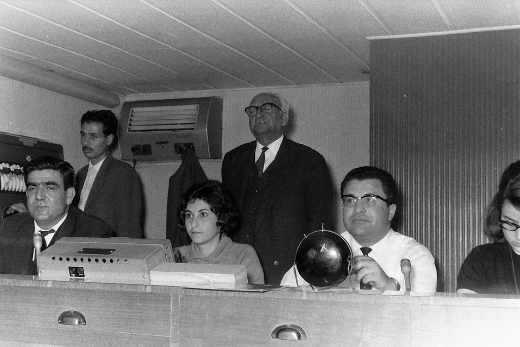 Έλεγχος τηλεοπτικής εκπομπής_D_5853196