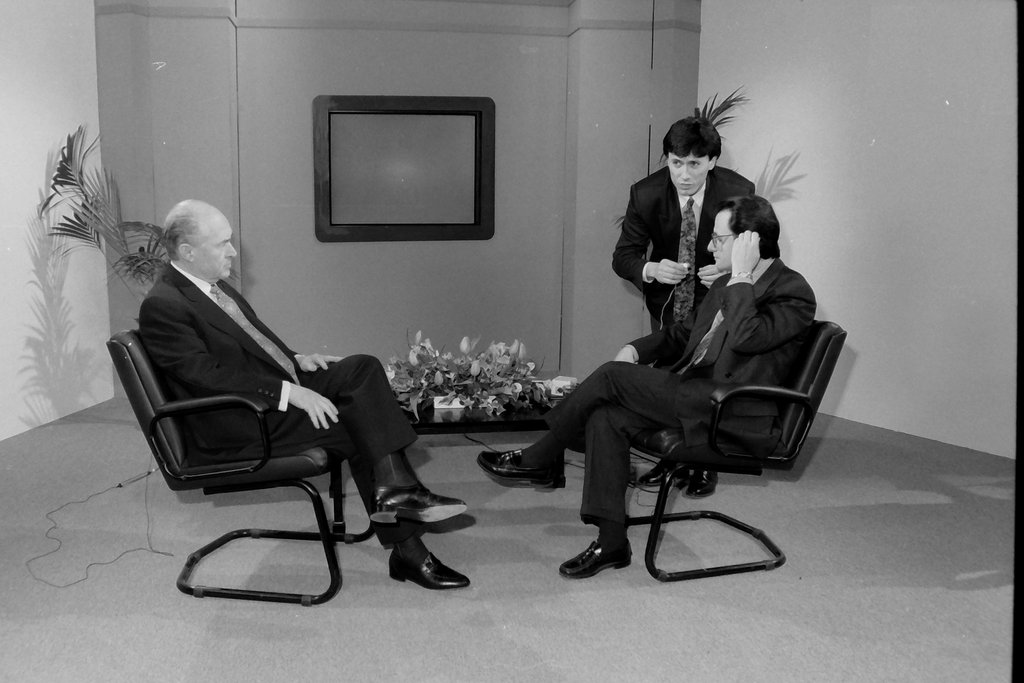Προετοιμασία πριν την έναρξη εκπομπής με φιλοξενούμενο τον Γιώργο Βασιλείου_D_5883492
